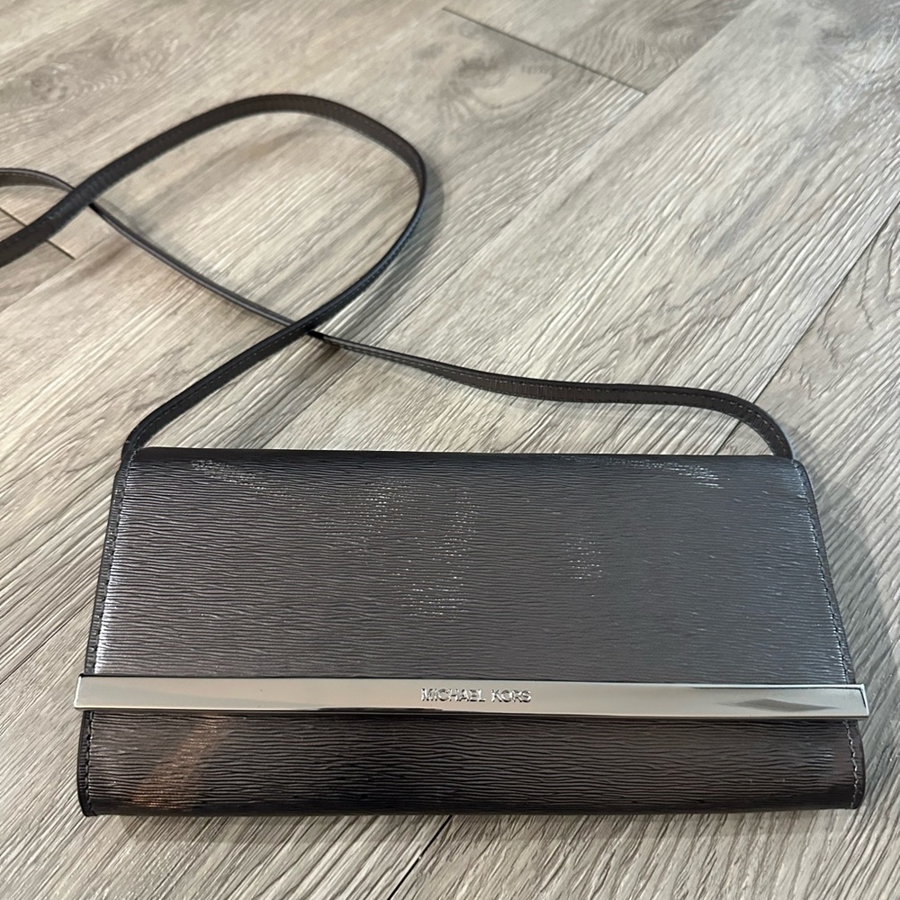 NWT Michael Kors Metallic Pewter Clutch Bag Purse With Dust Bag
